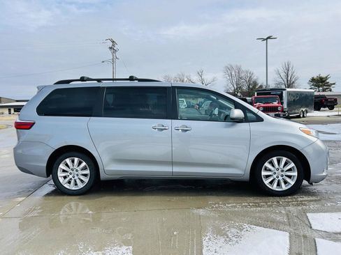 Used 2016 Toyota Sienna XLE Premium image 39