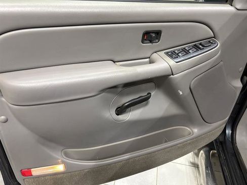 Used 2005 Chevrolet Avalanche LS image 8