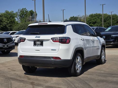 Used 2022 Jeep Compass Latitude w/ Sun and Sound Group FWD image 8