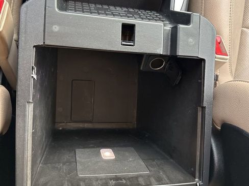 Used 2020 Ford Explorer Limited image 32