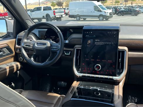 Used 2025 GMC Yukon Denali Ultimate AWD/4WD image 24