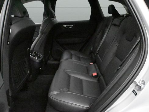 Used 2023 Volvo XC60 B6 Ultimate w/ Climate Package image 10