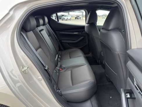 New 2026 MAZDA MAZDA3 Hatchback w/Premium Plus Pkg image 16