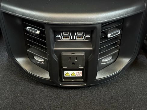 Used 2024 RAM 2500 Laramie w/ Safety Group AWD/4WD image 29