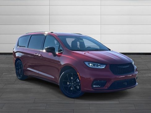 New 2026 Chrysler Pacifica Select w/ S Appearance Package FWD image 1