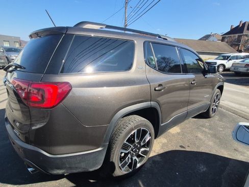 Used 2019 GMC Acadia SLT w/ Black Edition image 8