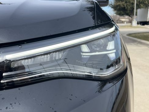 Certified 2025 Volkswagen Taos SE w/ Panoramic Sunroof Package image 6