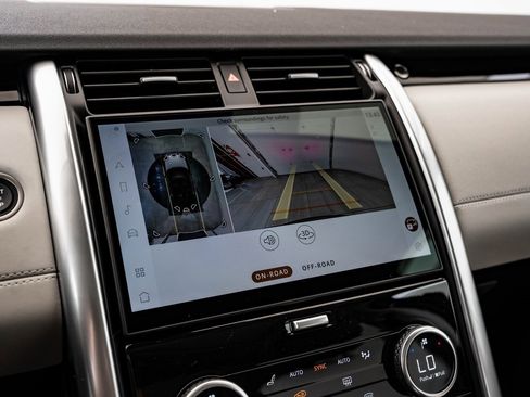 New 2026 Land Rover Discovery S image 37