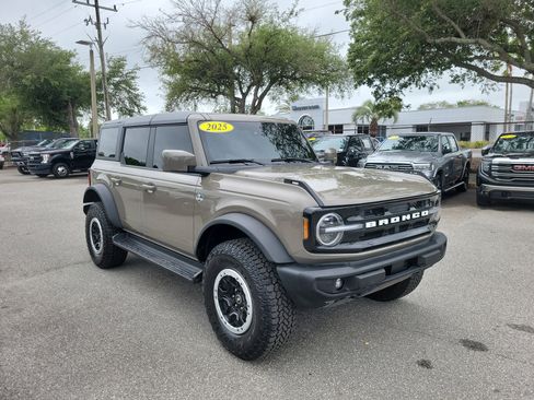 Used 2025 Ford Bronco Outer Banks w/ Sasquatch Package image 4