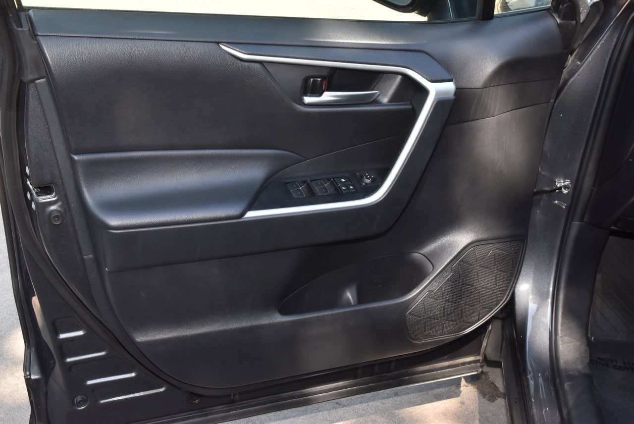 Used 2025 Toyota RAV4 XLE AWD/4WD image 34