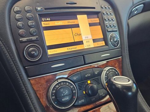 Used 2009 Mercedes-Benz SL 550 w/ Premium I Pkg image 8