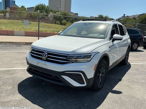 Used 2023 Volkswagen Tiguan SE FWD image 3