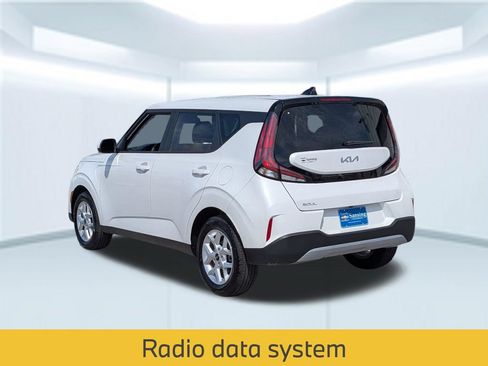 Used 2025 Kia Soul LX w/ LX Technology Package FWD image 4