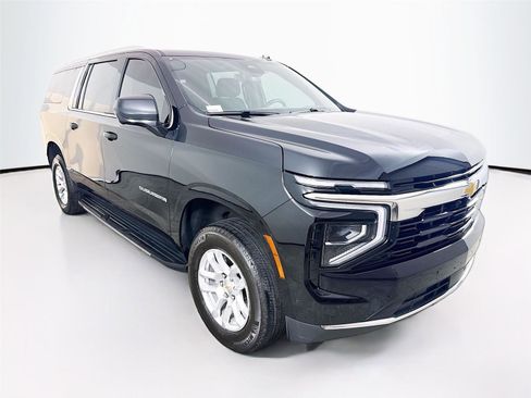 Used 2025 Chevrolet Suburban LS image 31