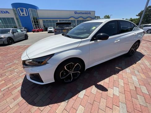 Used 2024 Nissan Altima 2.5 SR FWD image 27