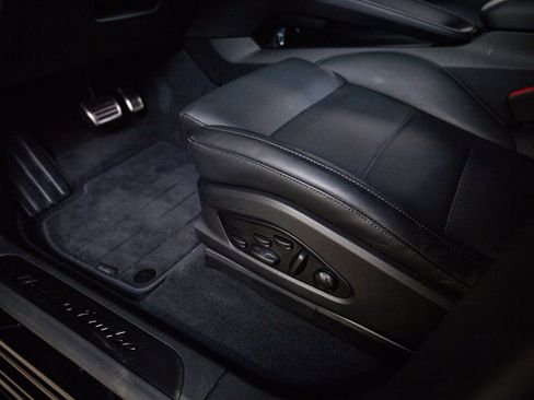 Certified 2025 Porsche Macan Turbo Electric AWD/4WD image 14