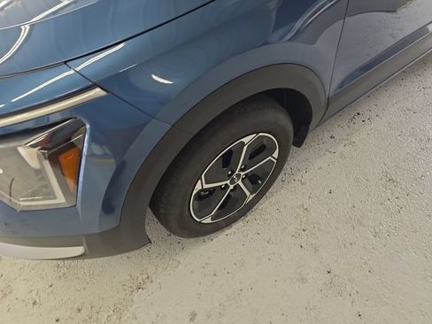 Certified 2025 Kia Niro EX FWD image 9