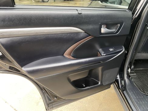 Used 2019 Toyota Highlander Limited Platinum image 15