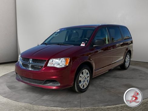 Used 2018 Dodge Grand Caravan SE w/ UConnect Hands-Free Group image 3