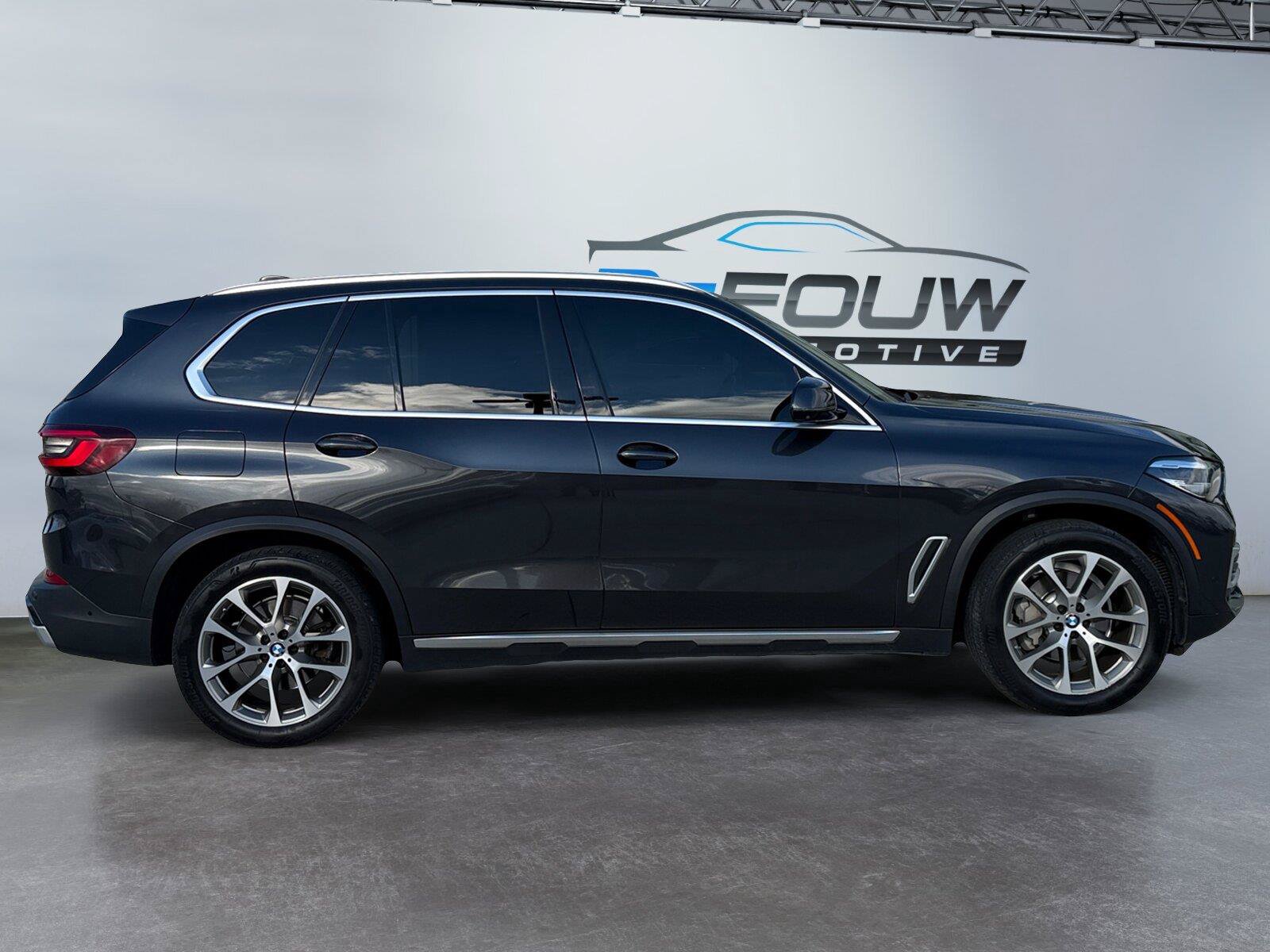 Used 2021 BMW X5 xDrive40i w/ Premium Package 2 AWD/4WD image 2