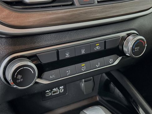 Used 2024 Nissan Altima 2.5 SV image 16