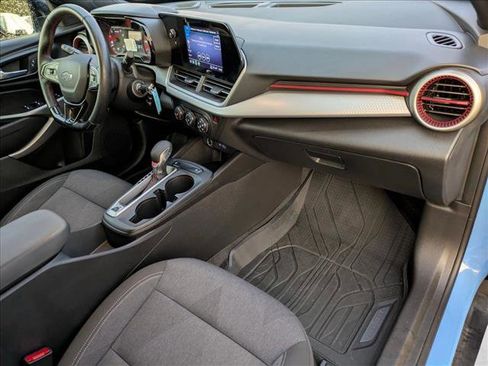 Used 2024 Chevrolet Trax RS w/ Sunroof Package image 19