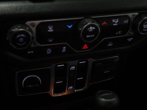 Used 2025 Jeep Gladiator Sport image 11