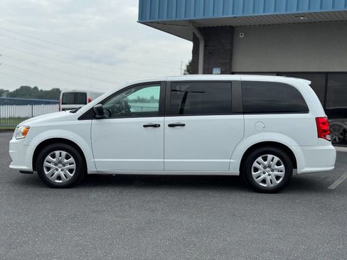 Used 2019 Dodge Grand Caravan SE w/ UConnect Hands-Free Group image 45