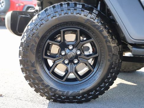 Used 2024 Jeep Wrangler Willys image 2