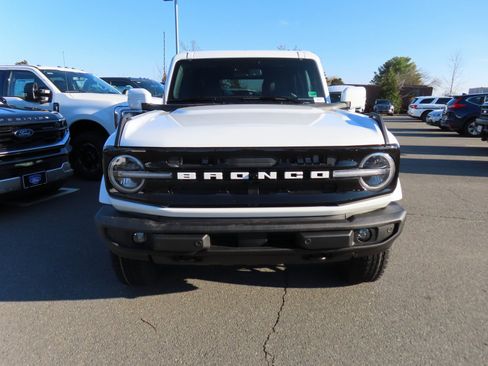 New 2025 Ford Bronco Outer Banks image 2