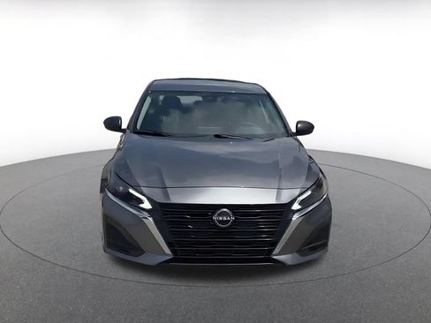 Used 2025 Nissan Altima 2.5 SV FWD image 4