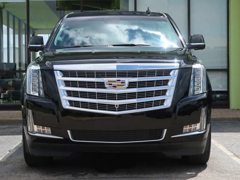 Used 2018 Cadillac Escalade Luxury w/ LPO, Radiant Package RWD image 2