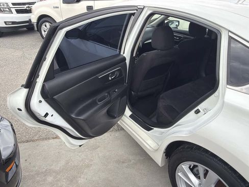 Used 2015 Nissan Altima 2.5 SV FWD image 10