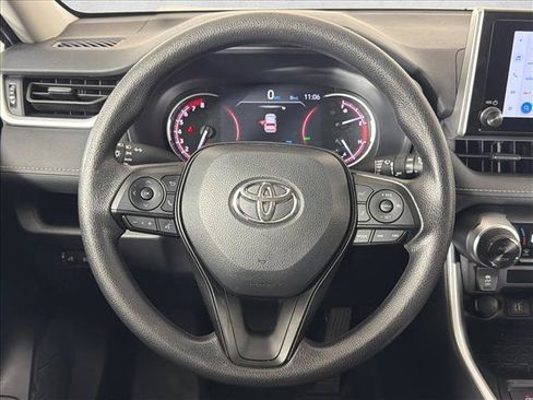 Used 2025 Toyota RAV4 XLE FWD image 23
