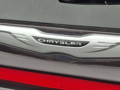 Used 2024 Chrysler Pacifica Touring-L image 29