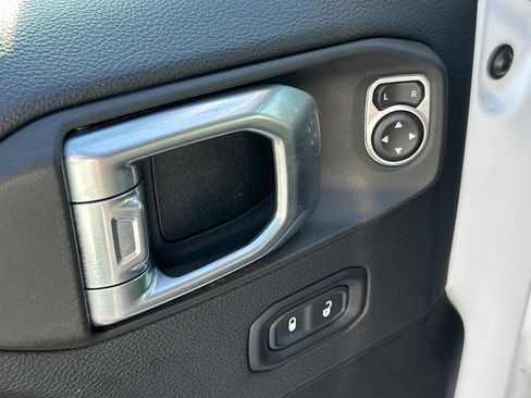 Used 2019 Jeep Wrangler Unlimited Sahara w/ Uconnect 4C Nav & Sound Group image 21