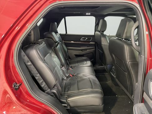 Used 2018 Ford Explorer Platinum AWD/4WD image 12
