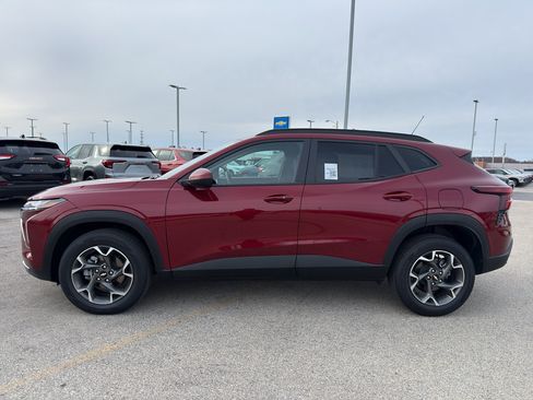 Used 2024 Chevrolet Trax LT w/ Driver Confidence Package FWD image 8