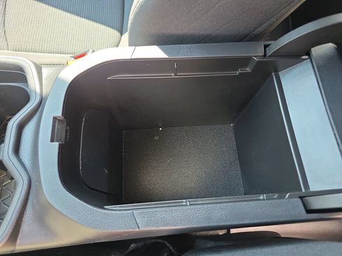 Used 2019 Toyota RAV4 LE w/ All Weather Liner Package AWD/4WD image 27