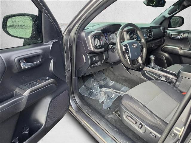 Used 2020 Toyota Tacoma TRD Off-Road w/ Technology Package AWD/4WD image 16