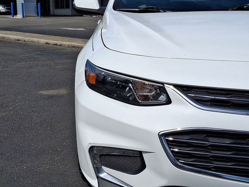 Used 2017 Chevrolet Malibu LT w/ Leather Package image 10