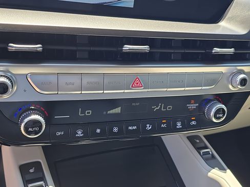 Certified 2024 Kia Telluride S w/ S Sunroof Package AWD/4WD image 26