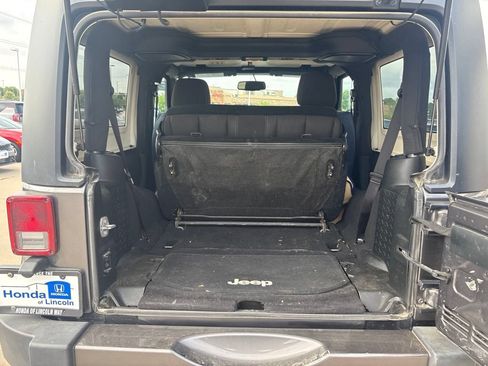 Used 2017 Jeep Wrangler Sahara w/ Connectivity Group AWD/4WD image 26