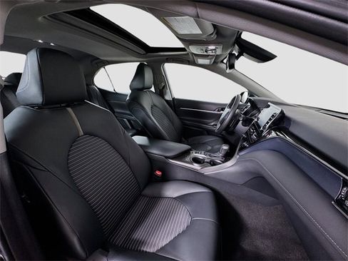 Used 2024 Toyota Camry SE image 30