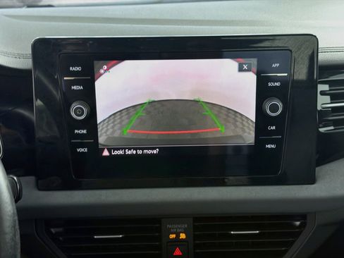 Used 2025 Volkswagen Jetta SE FWD image 23