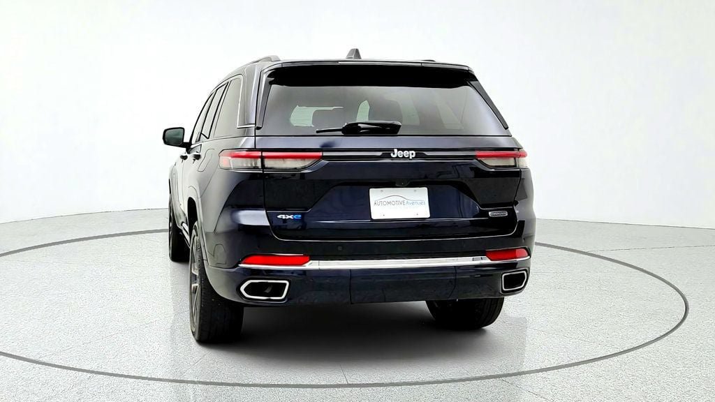 Used 2023 Jeep Grand Cherokee Overland AWD/4WD image 6
