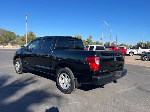 Used 2019 Nissan Titan S image 3