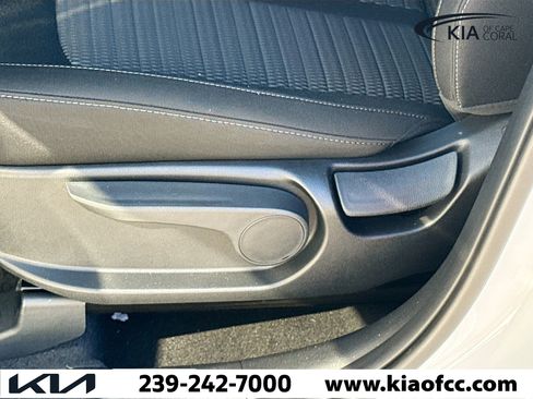 New 2026 Kia Sorento LX image 24