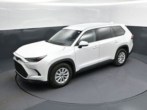 Used 2024 Toyota Grand Highlander XLE image 1