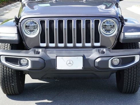 Used 2022 Jeep Wrangler Unlimited Sahara w/ LED Lighting Group AWD/4WD image 9